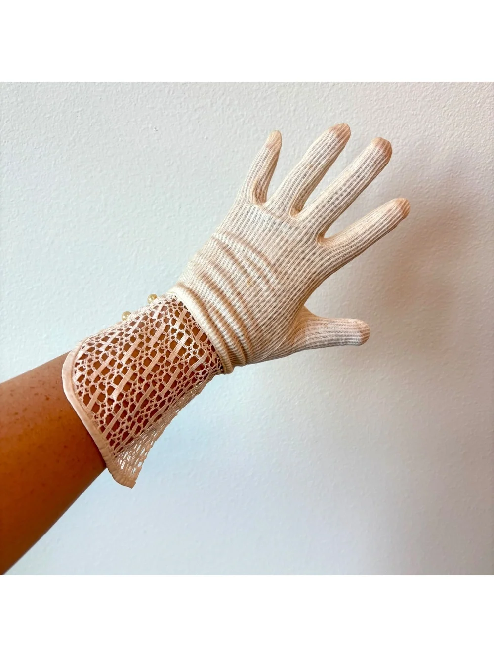Vintage White Lace Gloves Bridal Victorian Formal Wedding Tea Party Costume